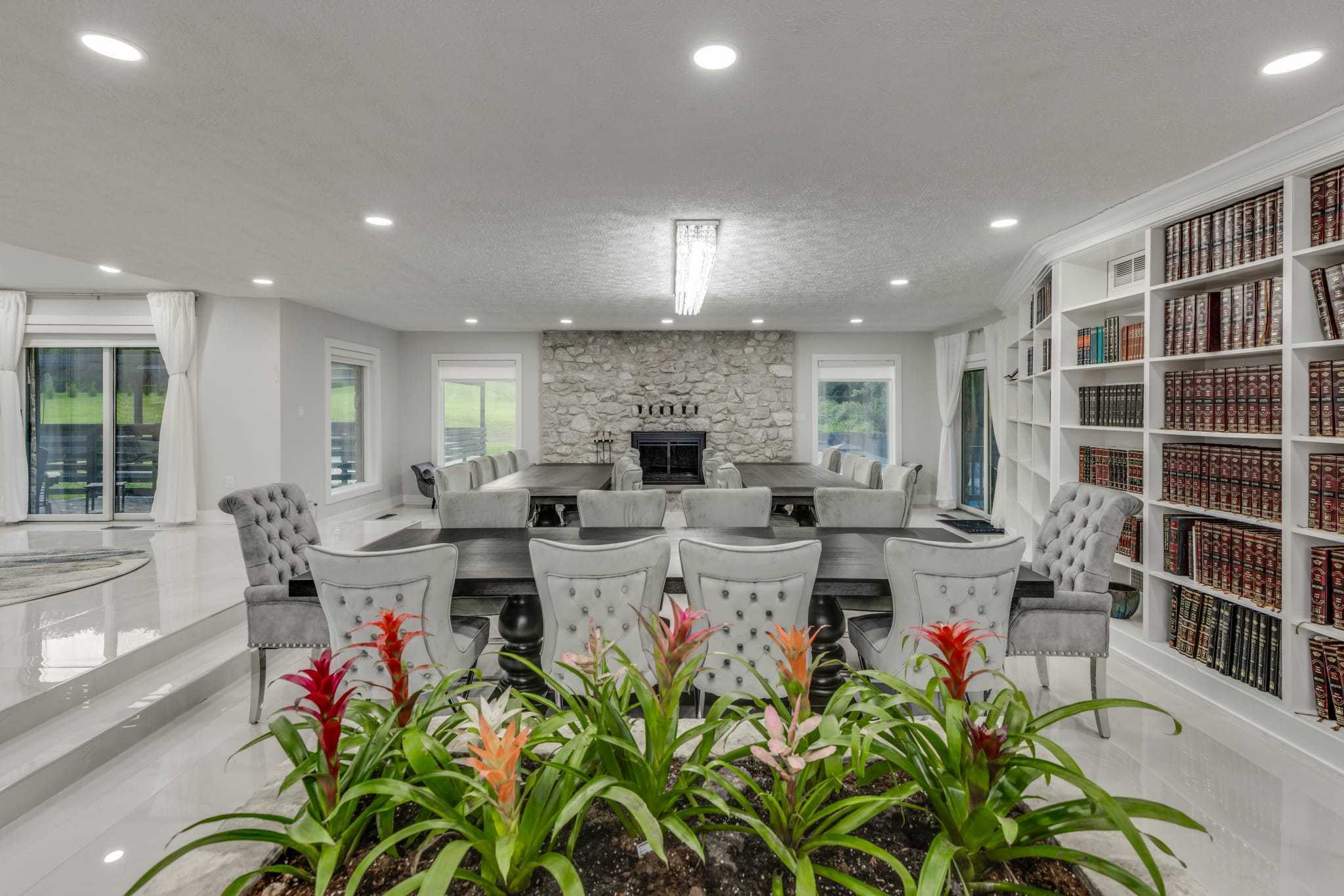 Expansive dining and eating areas